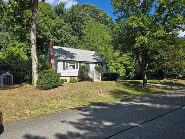Building Photo - 12 Cedar Dr
