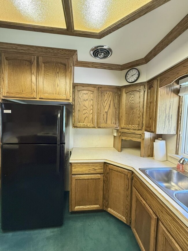 Building Photo - Spacious 5 Bedroom, 2 Bath Home with Moder...