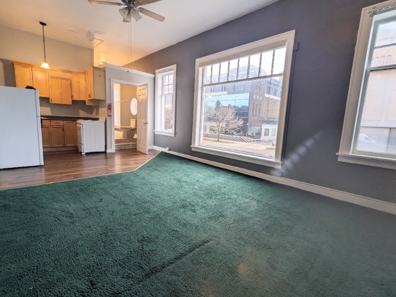 Building Photo - 346 S Rose St