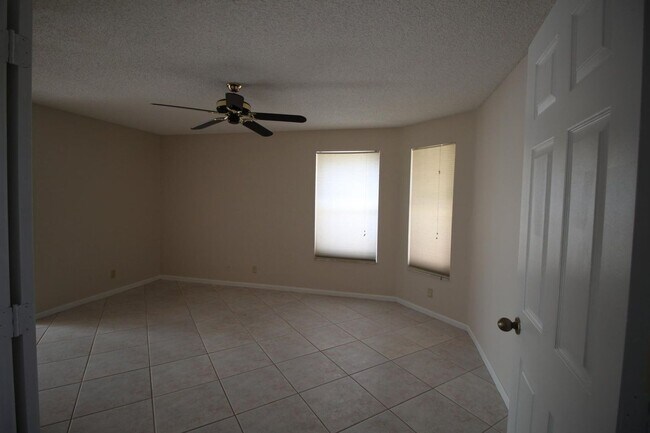 Building Photo - 7342 Pinewalk Dr S