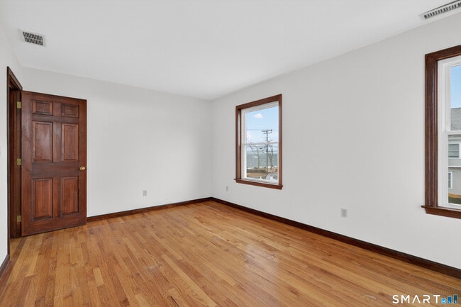 Building Photo - 82 Limewood Ave