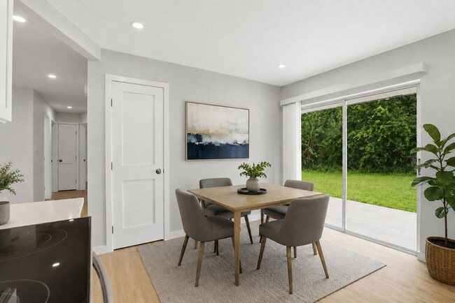 Building Photo - Stunning Remodeled 3BR Duplex in Oviedo with Modern Upgrades