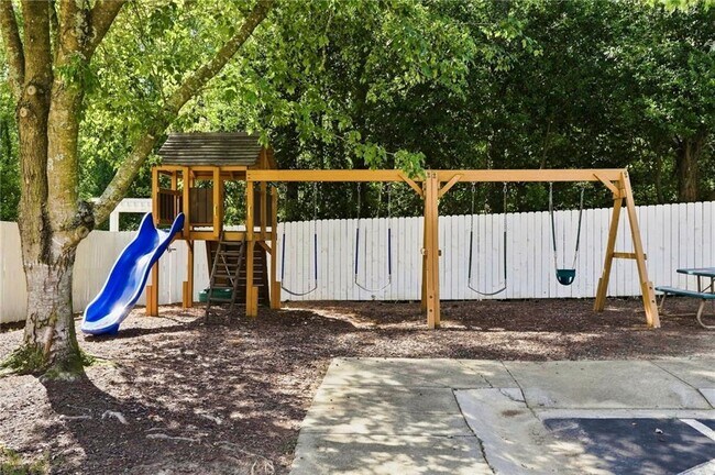 Building Photo - 726 Gardenside Cir SE
