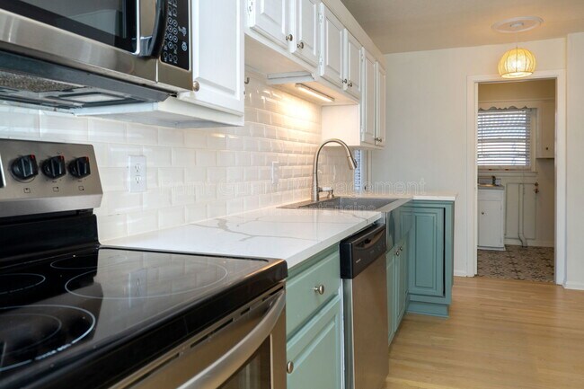 Building Photo - 6002 E 8th St N