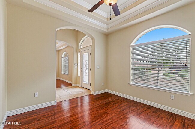 Building Photo - 6285 Wildwood Ct
