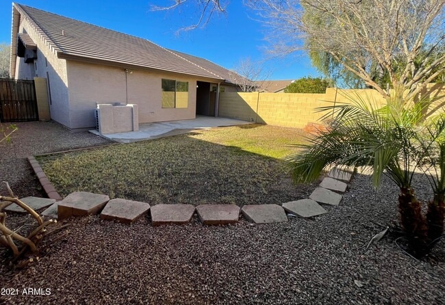 Building Photo - 2250 E Deer Valley Dr