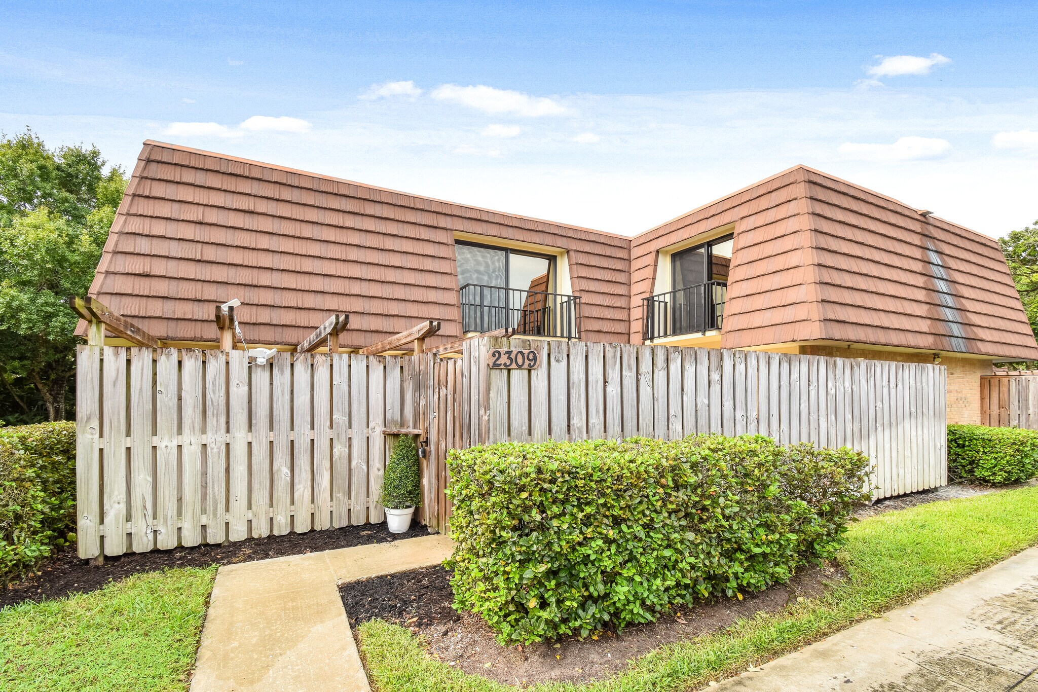 Building Photo - 2309 23rd Ln