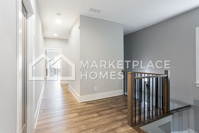 Building Photo - 3594 Parkhaven Pl