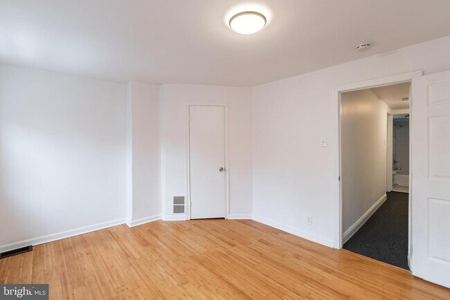 Building Photo - 1406 S Bouvier St