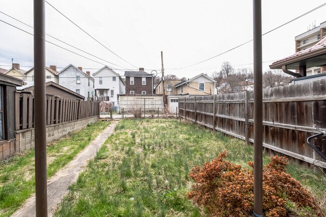 Building Photo - 817 McKean Ave