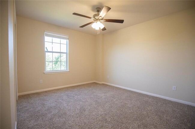 Building Photo - 14825 Fernhill Dr