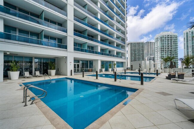 Building Photo - 200 Biscayne Blvd Way