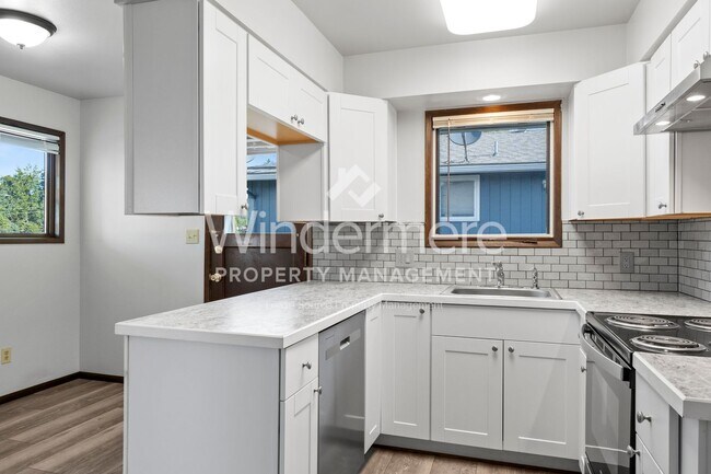 Building Photo - 822-824 N Wilbur Rd