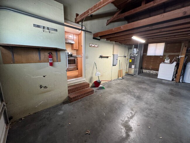 Building Photo - 939