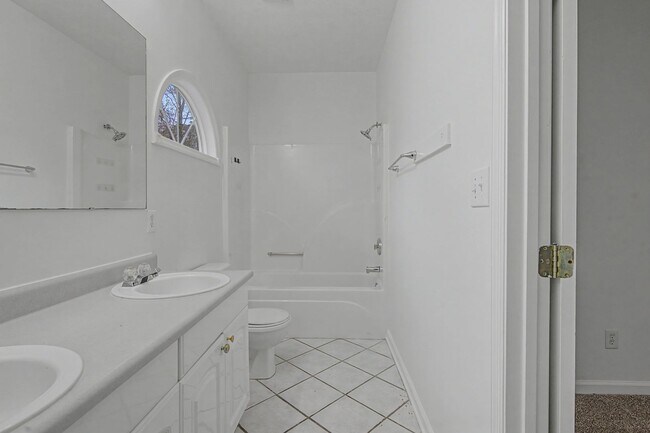 Building Photo - Carolina Lakes!