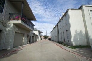Building Photo - 1818 N Fitzhugh Ave