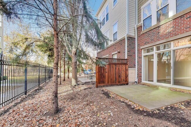 Building Photo - 513 Grove Ln