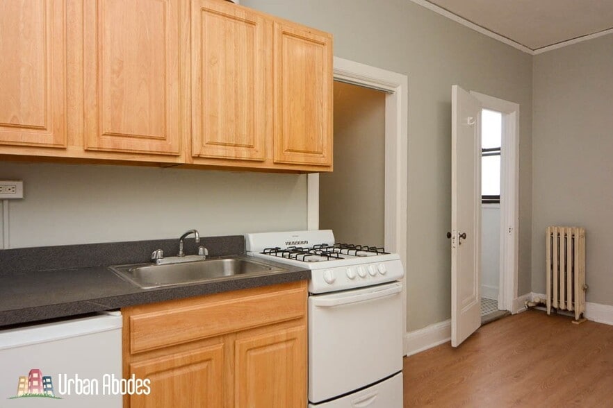 Building Photo - 3835 N Fremont St