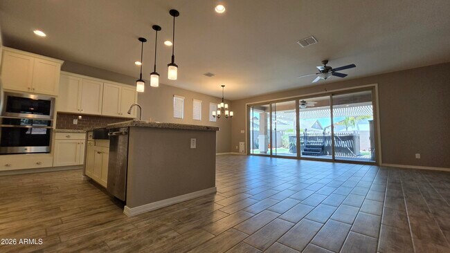 Building Photo - 20660 E Canary Way