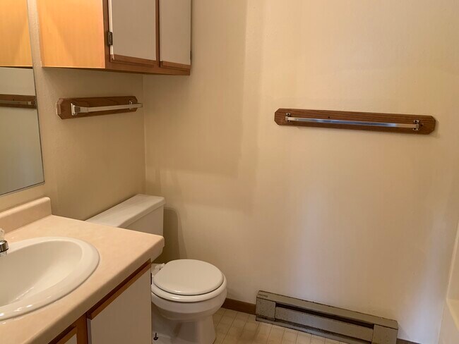 Building Photo - 402 3rd St W