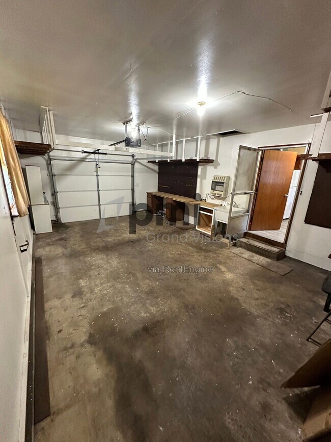 Building Photo - 320 S Franklin St