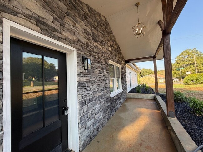 Building Photo - 1278 Chulio Rd SE