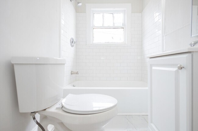 Building Photo - 486 Hammond Dr