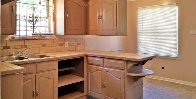 Building Photo - 4942 Rockport Dr