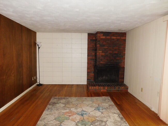 Building Photo - 19 Denlar Dr