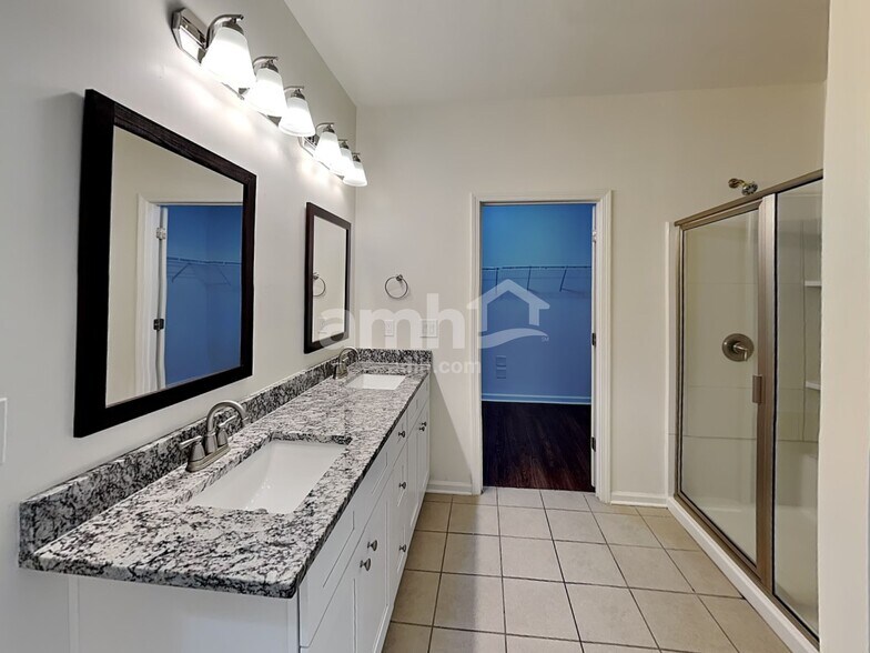 Building Photo - 3021 Golf Creek