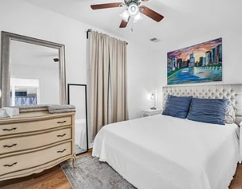 Building Photo - 2626 N Sawyer Ave