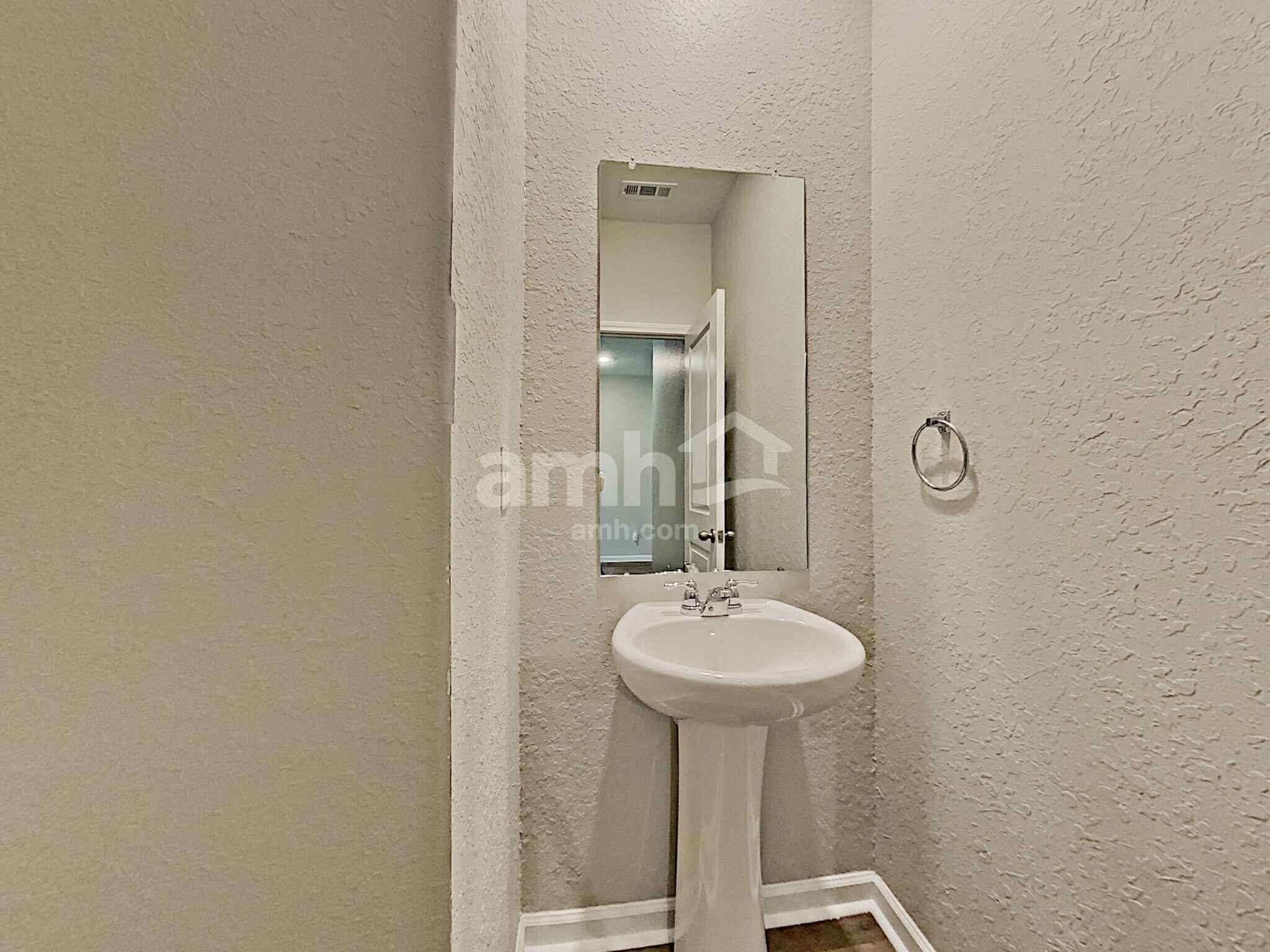 Building Photo - 4885 Bridle Path