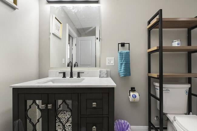 Building Photo - 155 Labelle St