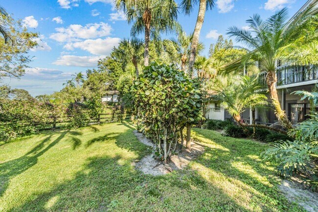 Building Photo - 11223 Pond View Dr