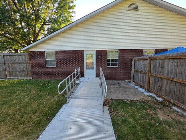 Building Photo - 809 Kinkade Pl