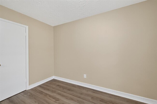 Building Photo - 6906 Pembrough Ln