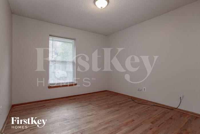 Building Photo - 8104 N Everton Ave
