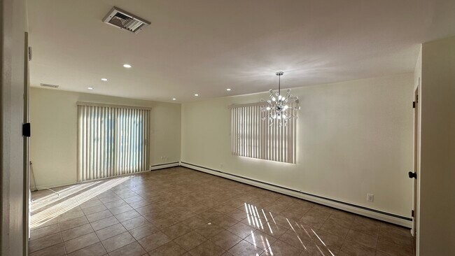Building Photo - 211 Linden Ave