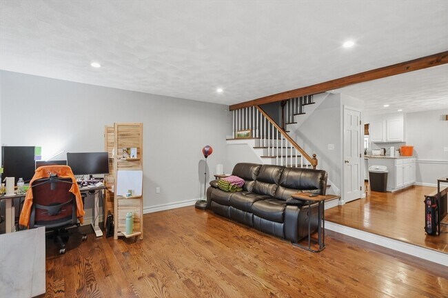 Building Photo - 852 Wellman Ave