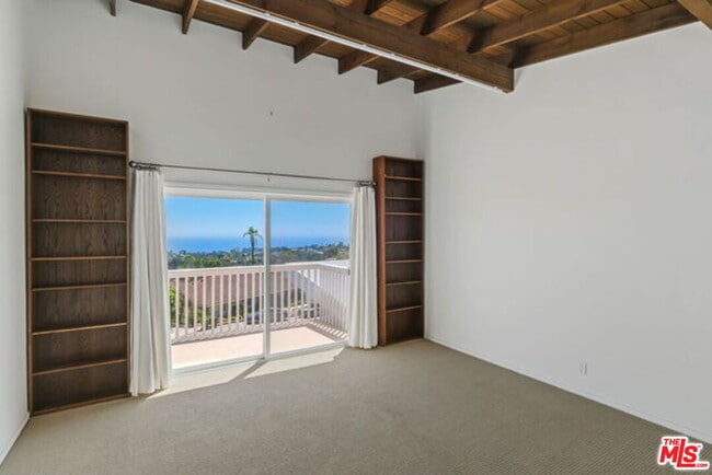 Building Photo - 1175 Las Pulgas Pl