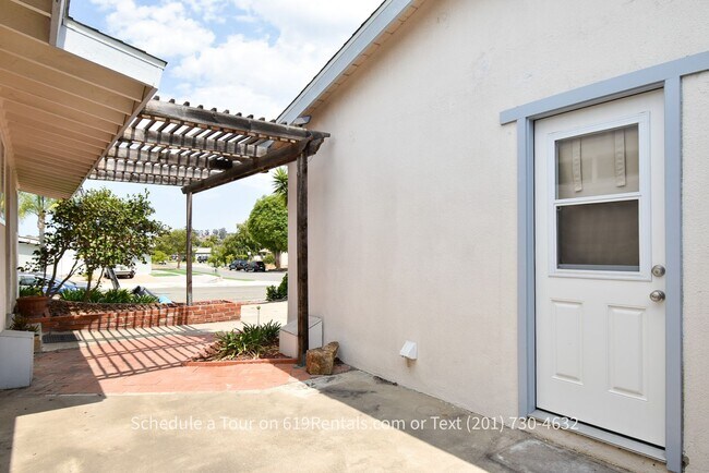 Building Photo - 4 Bedroom, 2 Bath Home with Garage