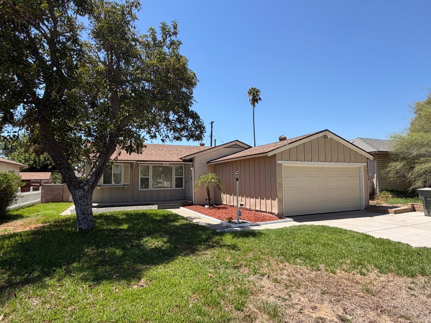 Building Photo - 3552 N Alameda Ave