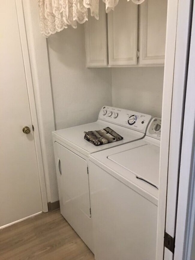 Building Photo - First Floor condo perfectly situated for p...