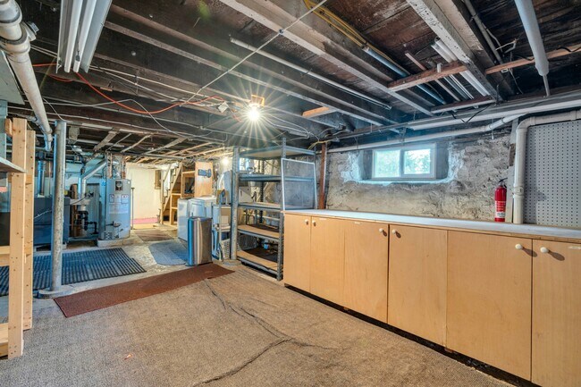 Building Photo - 2 Bellevue Ave