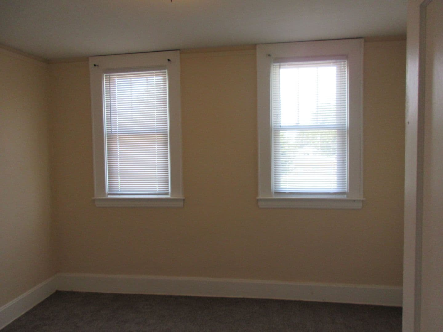 Building Photo - 702 28th St