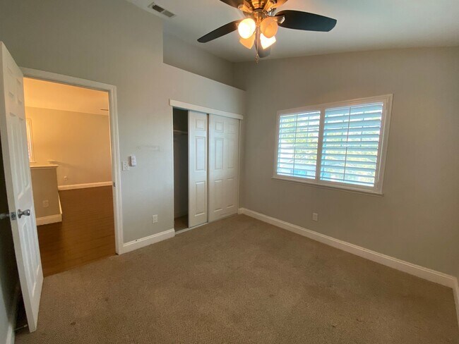 Building Photo - Beautiful & Spacious Home with Modern Touches