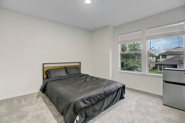 Building Photo - 7107 Thannas Way