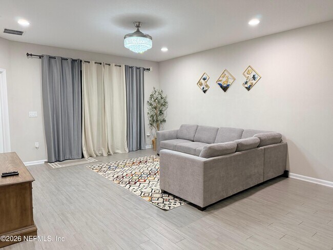 Building Photo - 70 Golden Fern Dr