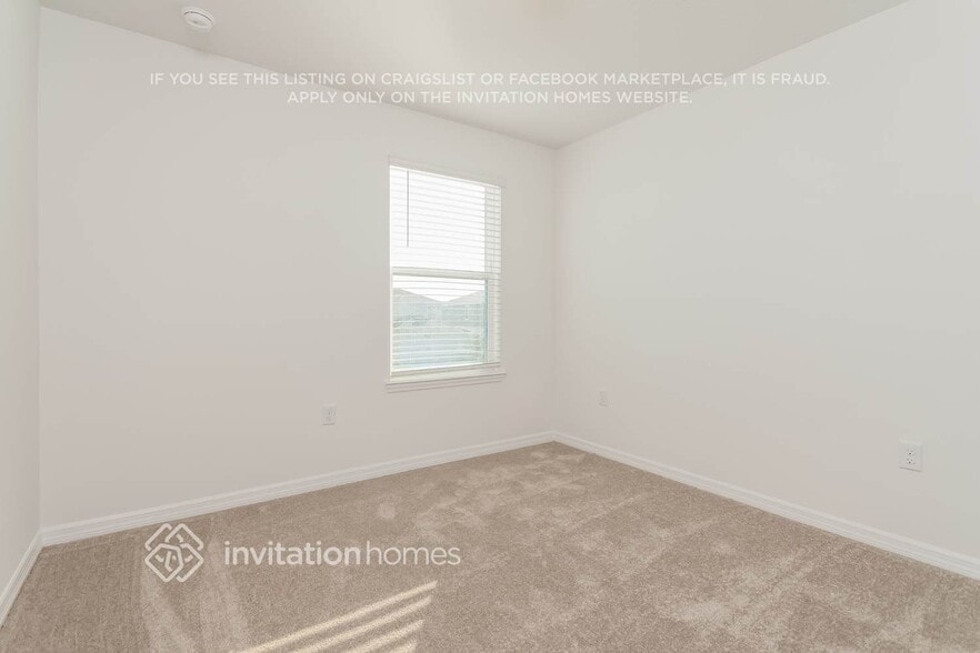 Building Photo - 16390 Grey Pne Dr