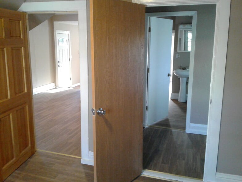 Building Photo - 673 Dale Street North